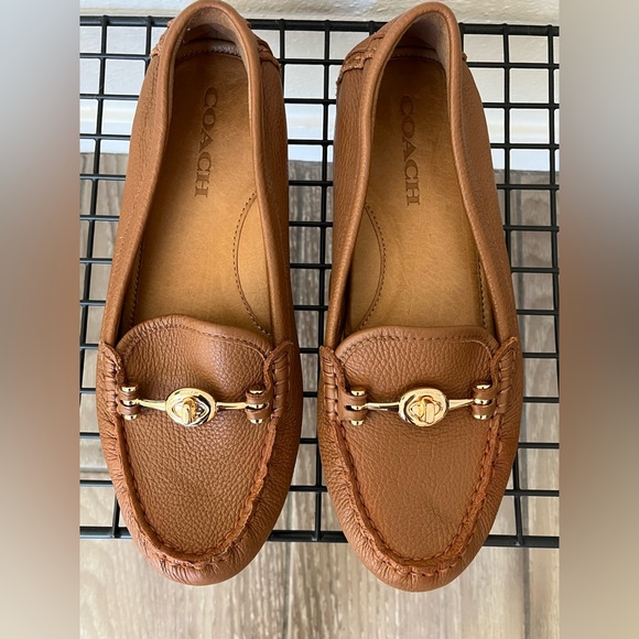 NEW Women’s Arlene Coach Moccasin Loafer, Tan, Size US 7. - Picture 3 of 15